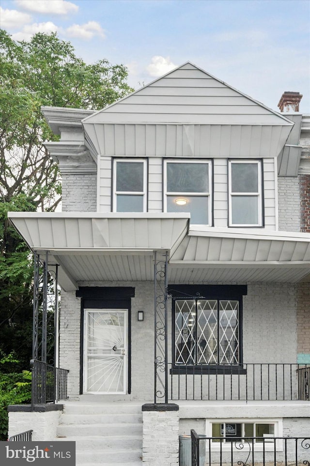 view of front facade with a porch