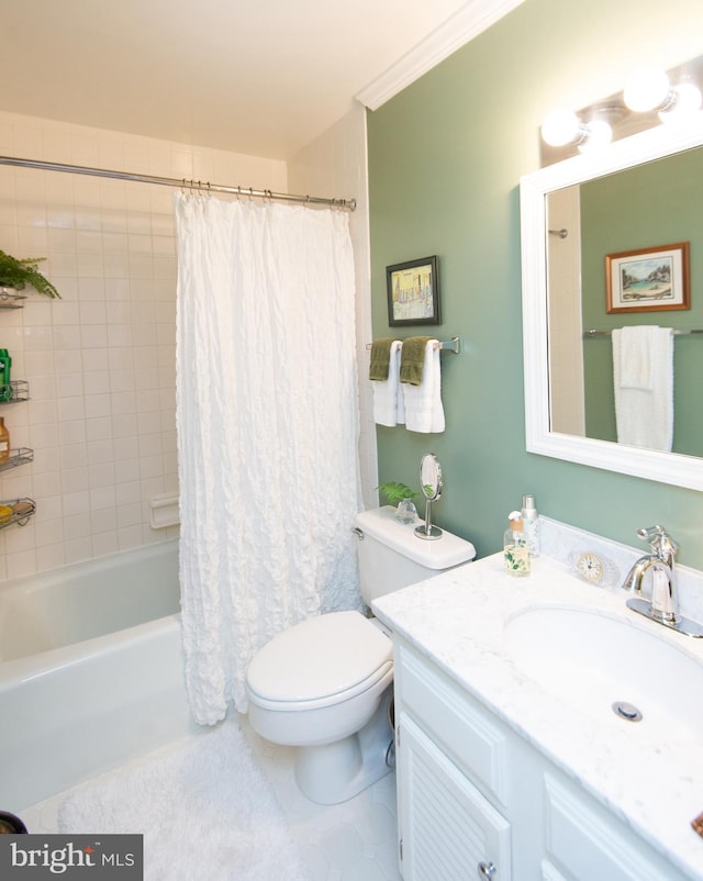 full bathroom featuring tile patterned floors, vanity, shower / bath combo, and toilet