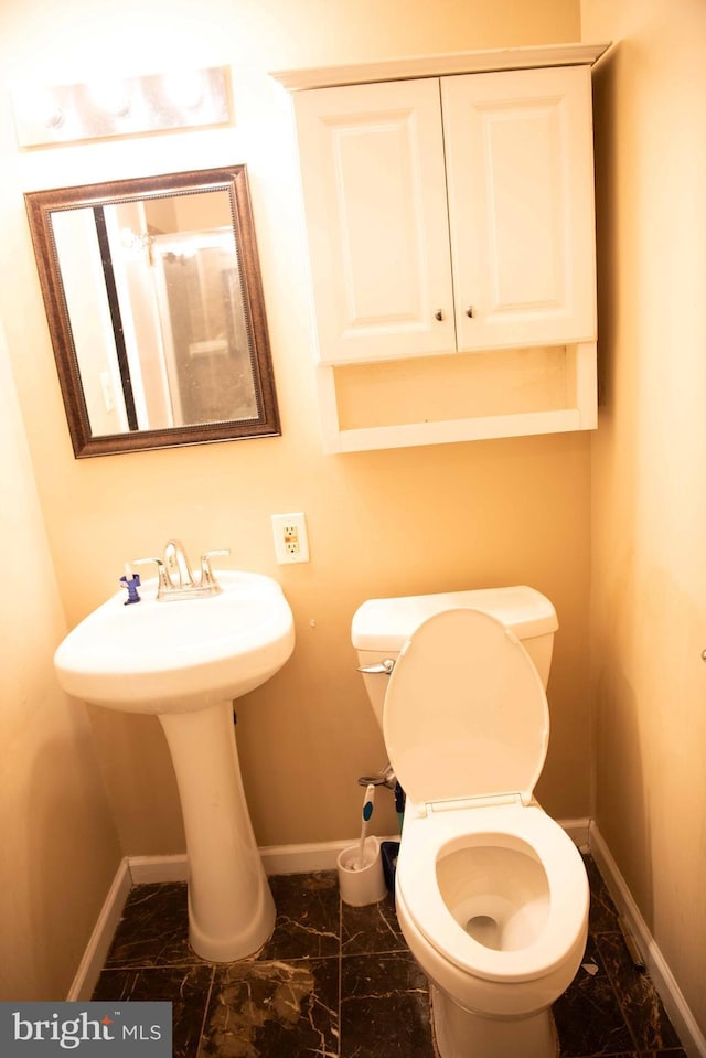 bathroom featuring toilet and sink