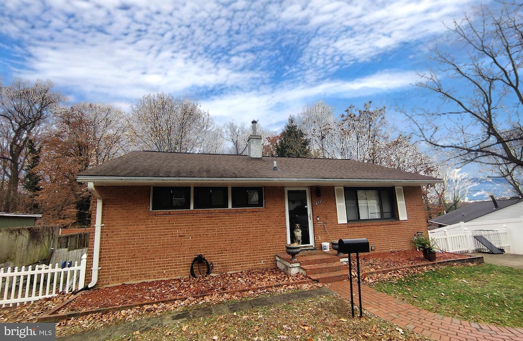 view of front of property