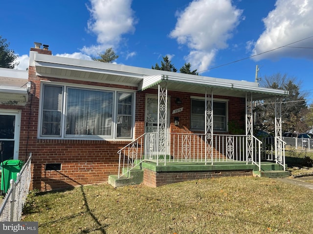 view of front of house with a front lawn