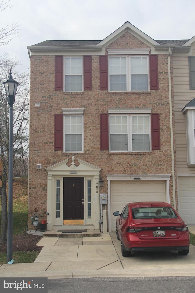 view of front facade featuring a garage