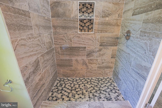 bathroom featuring tiled shower