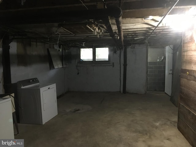 basement with washer / dryer