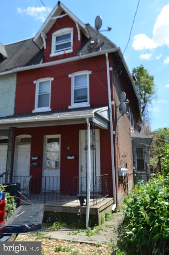 view of front of property with a porch