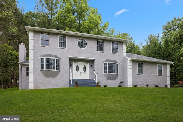 view of front of property featuring a front yard