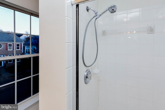 bathroom with a tile shower