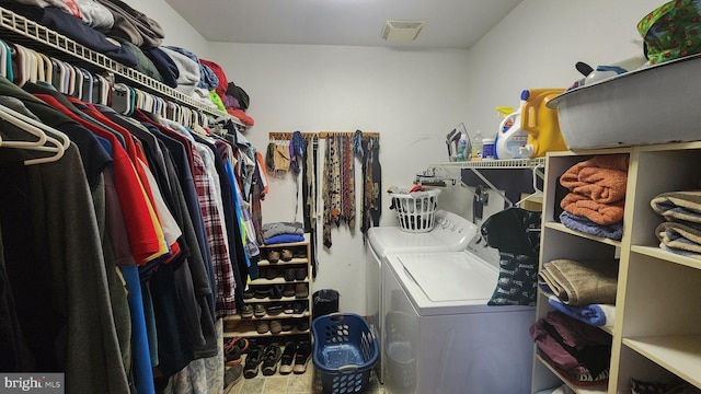 walk in closet with washer and dryer