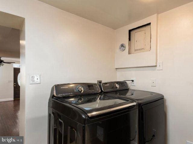 washroom with ceiling fan, dark hardwood / wood-style flooring, and independent washer and dryer