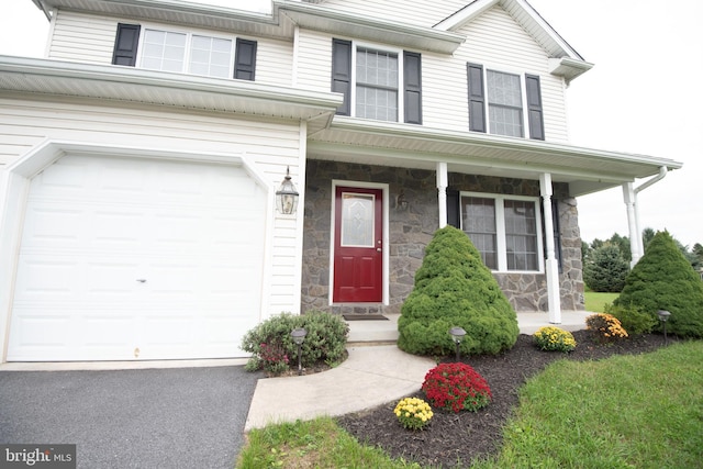 view of front facade featuring a garage