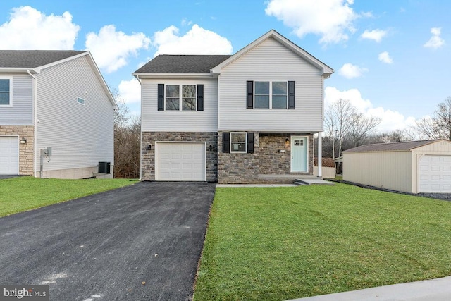 view of front property featuring a front yard