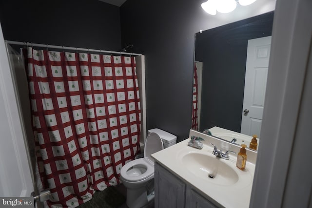 bathroom featuring vanity, toilet, and a shower with shower curtain