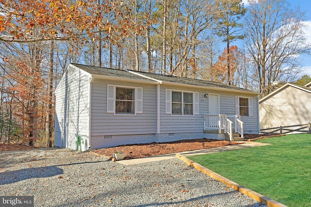 view of front facade featuring a front lawn