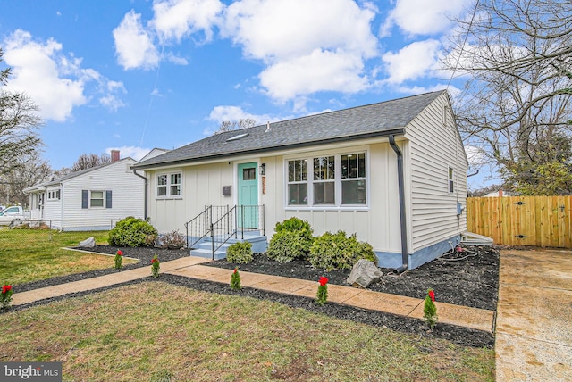 view of front of property with a front lawn