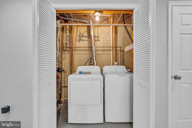 clothes washing area featuring washing machine and dryer