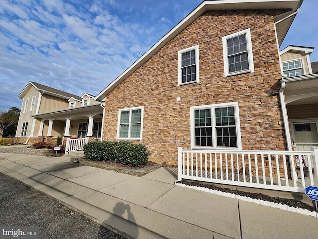 view of front facade with covered porch