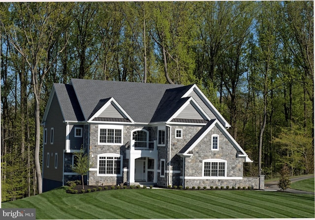 view of front of house with a front lawn