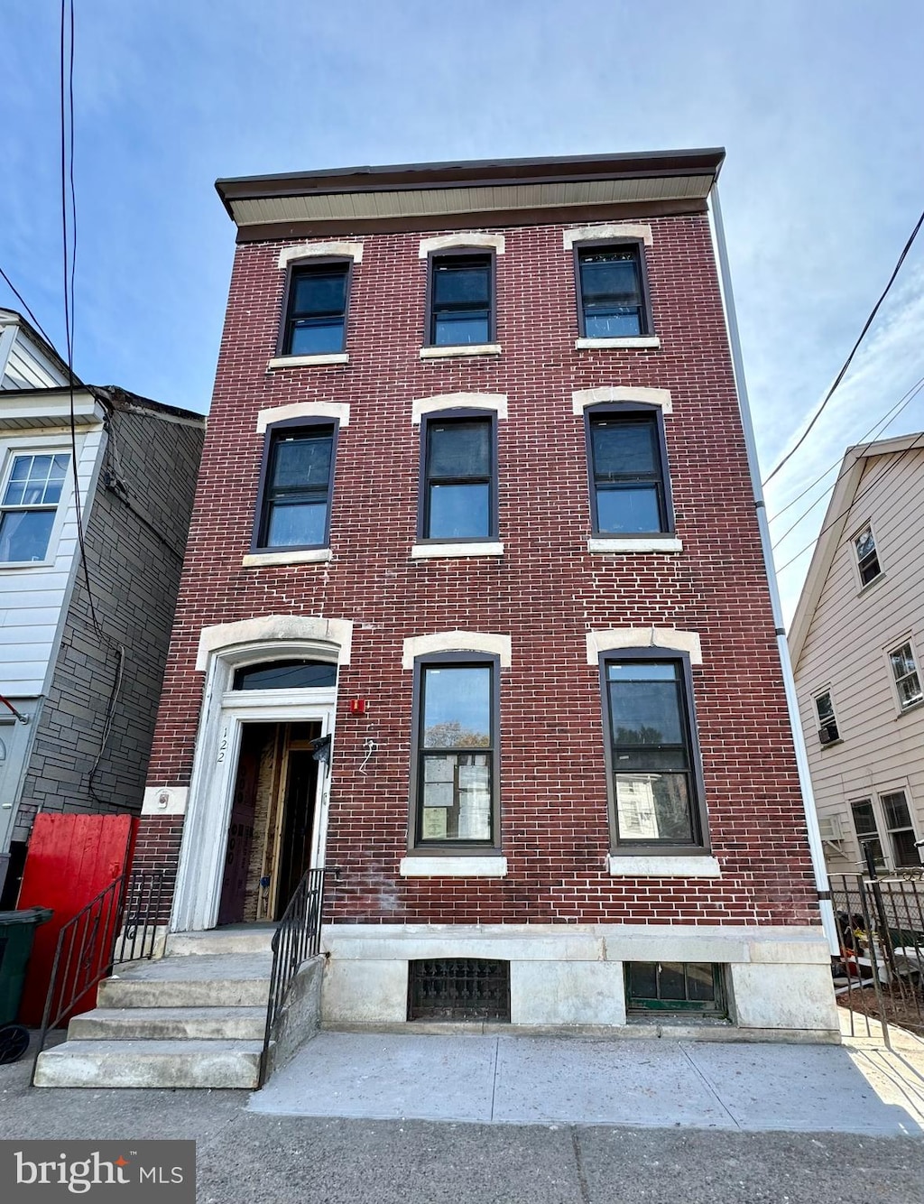 view of front facade