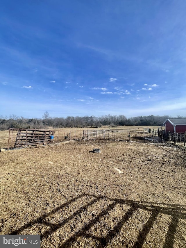 view of yard featuring a rural view