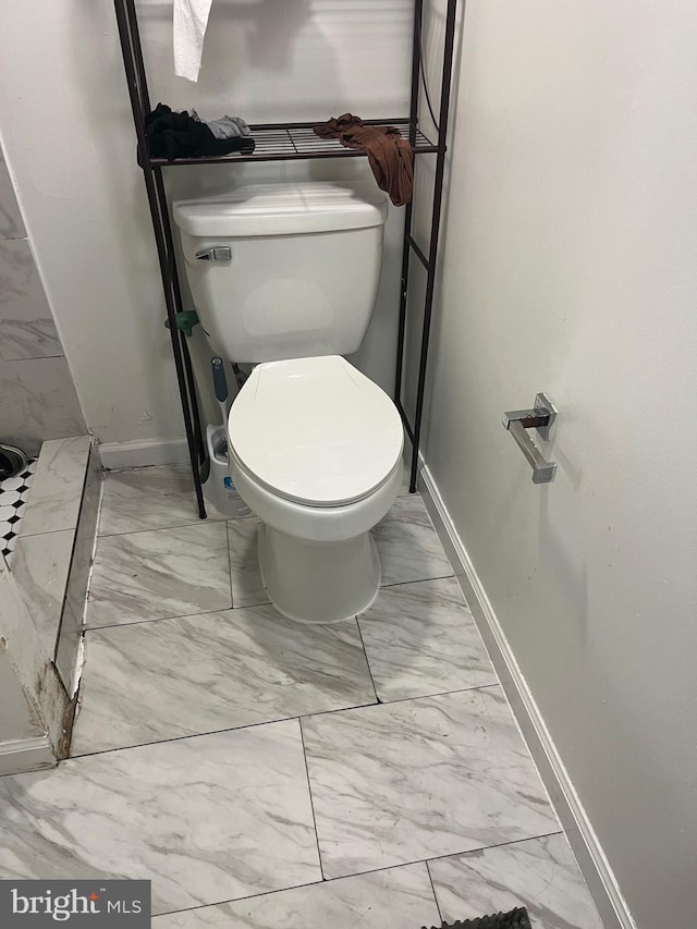 bathroom featuring toilet