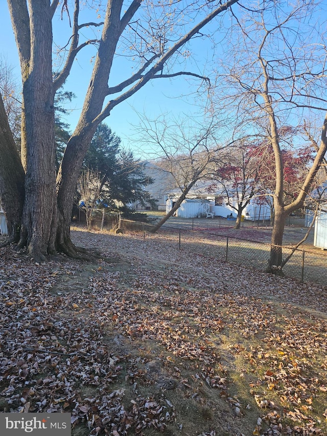 view of yard with a mountain view