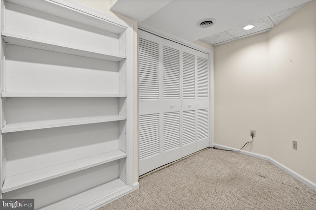 unfurnished bedroom with carpet flooring and a closet