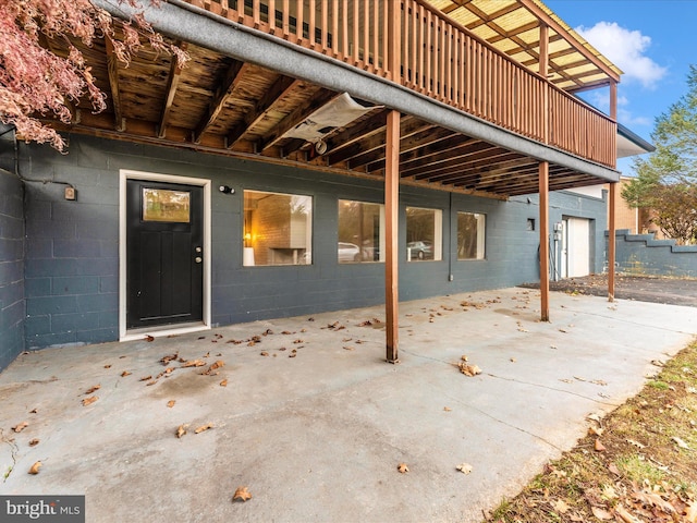 view of patio featuring a balcony