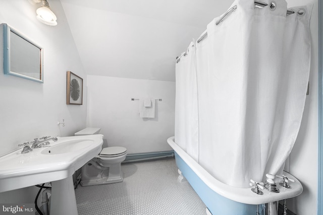full bath with toilet and vaulted ceiling