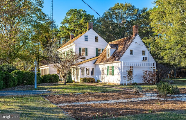 view of front facade with a front yard