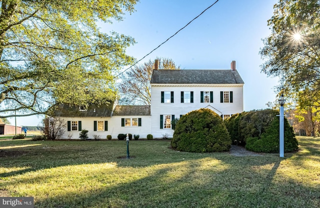 colonial home with a front yard