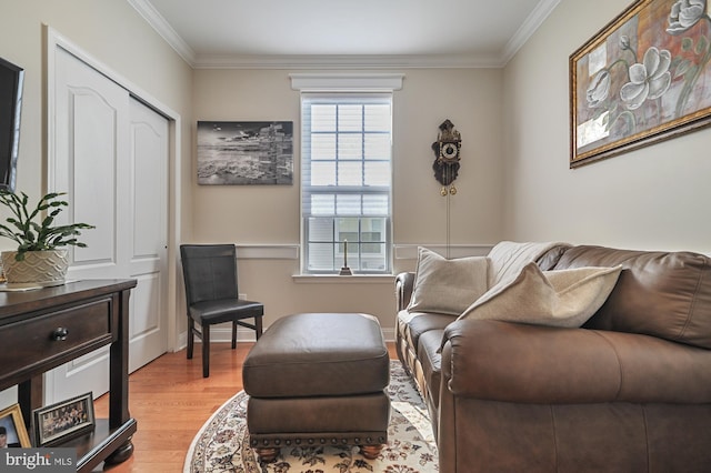 living room featuring light hardwood / wood-style floors and crown molding