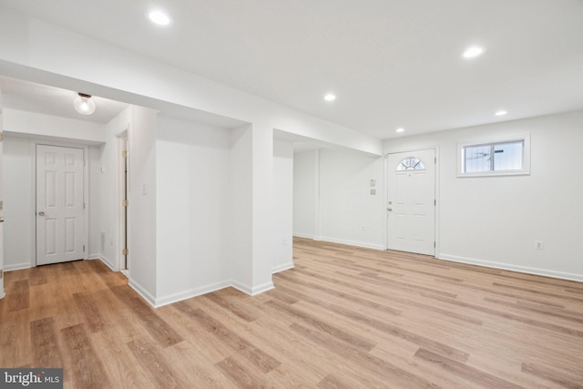 foyer with light wood finished floors, baseboards, and recessed lighting