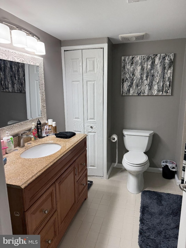 157 Sunbury Ct, Southampton, PA 18966 - bathroom with toilet, vanity, and baseboards
