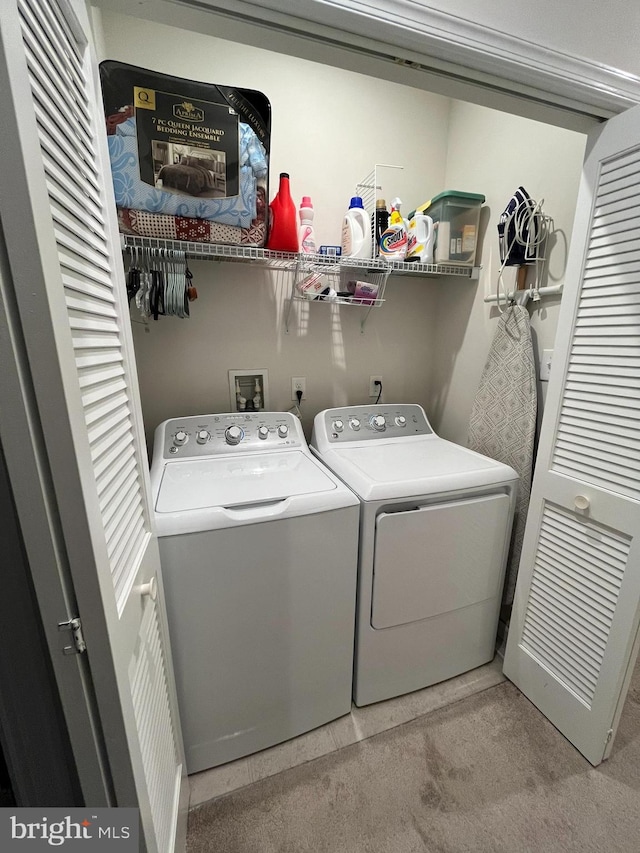 washroom featuring light carpet and independent washer and dryer