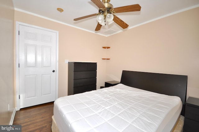 bedroom with ceiling fan, dark hardwood / wood-style flooring, and crown molding