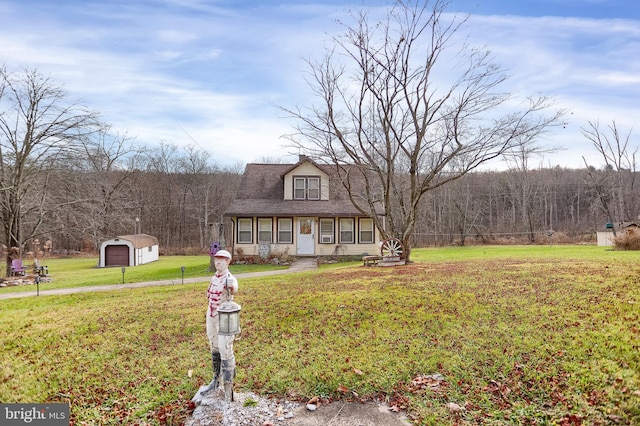 view of front of property featuring a front yard and an outdoor structure