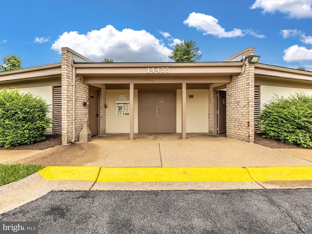 view of front of property