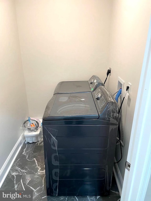 laundry room with washing machine and clothes dryer