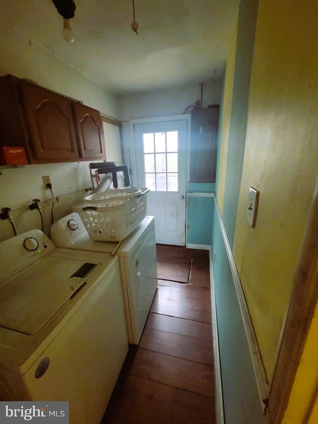 laundry room with light hardwood / wood-style flooring, cabinets, and independent washer and dryer