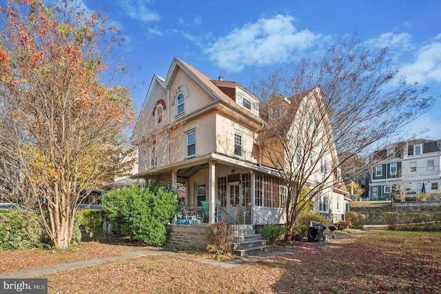 view of front of property featuring covered porch