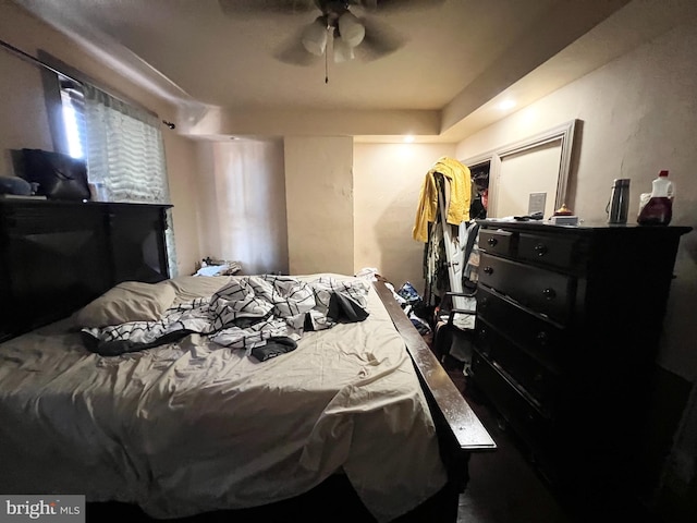 bedroom featuring ceiling fan