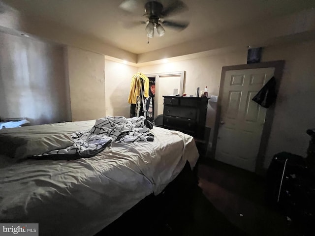 bedroom featuring ceiling fan