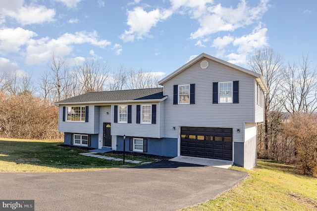 view of front of home featuring a garage and a front yard