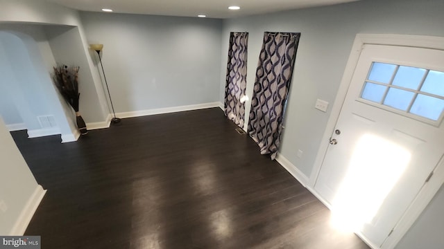 foyer featuring dark wood-style floors, recessed lighting, visible vents, and baseboards