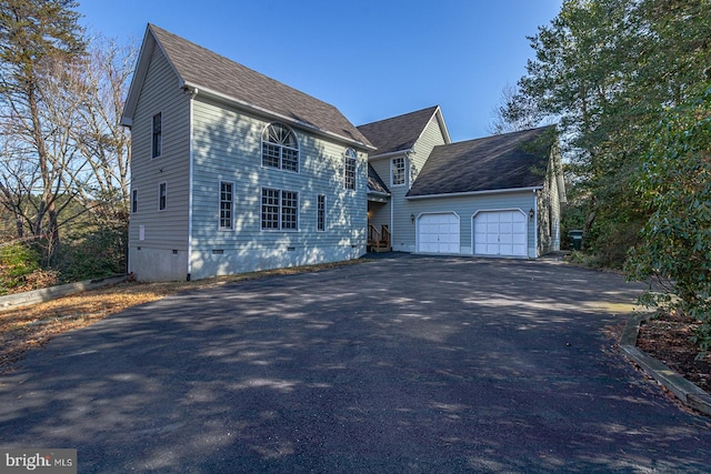 view of front facade with a garage