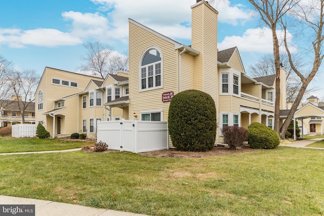 view of front of home with a front lawn