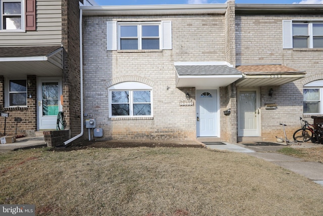 view of property featuring a front yard