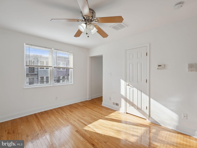 empty room featuring light hardwood / wood-style floors and ceiling fan