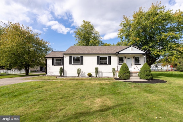 single story home with a front yard