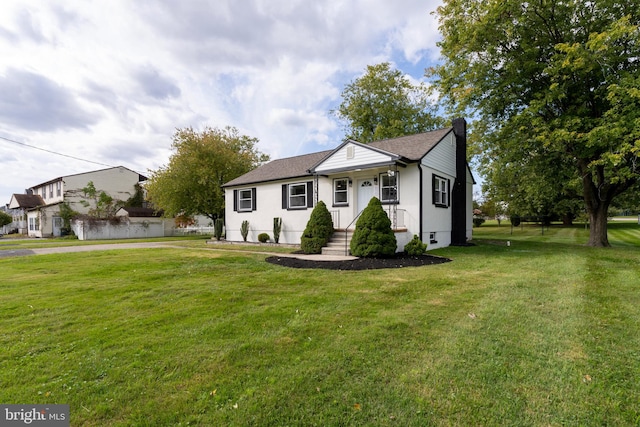 view of front of property with a front yard